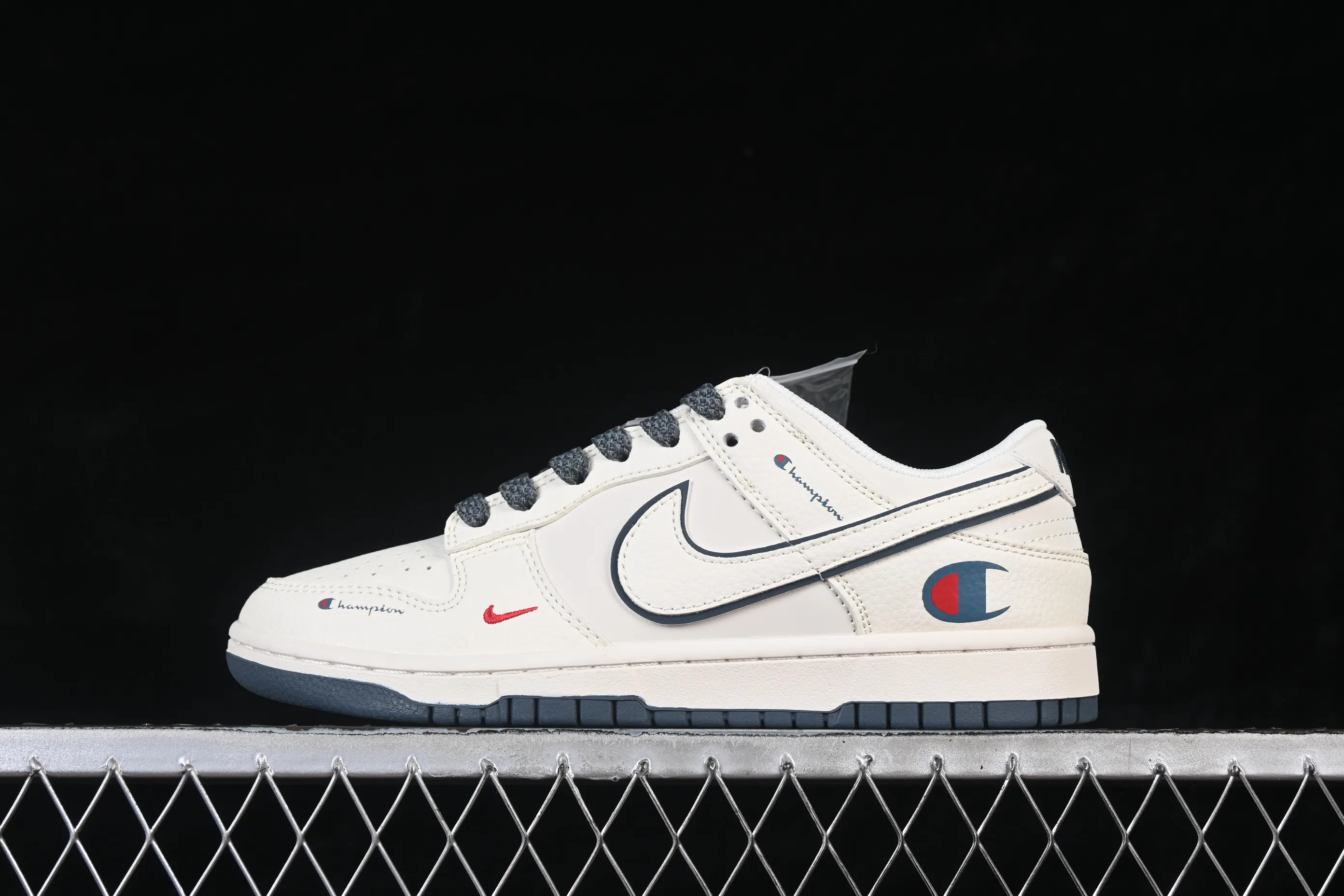 All Categories Nk SB Dunk Series Nk SB Dunk Low High-end Customized Low-top Shoes Nike SB Dunk Low Champion Collaboration Midnight Blue Anniversary High-end Customized Low-top Casual Shoes JP1628-026